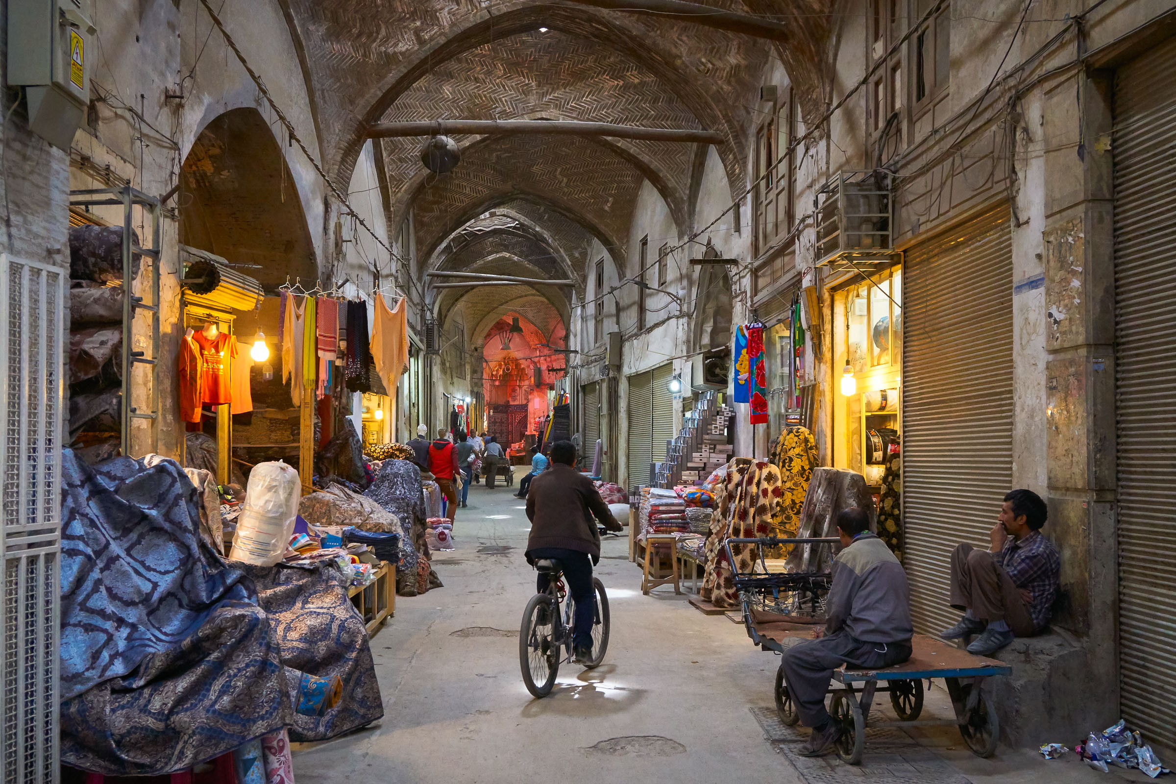 bazaar esfahan